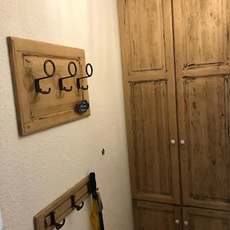 Haus Foehrenwald شقة
